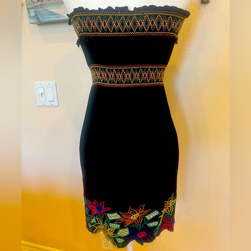 Embroidered Black Border Print Strapless Dress